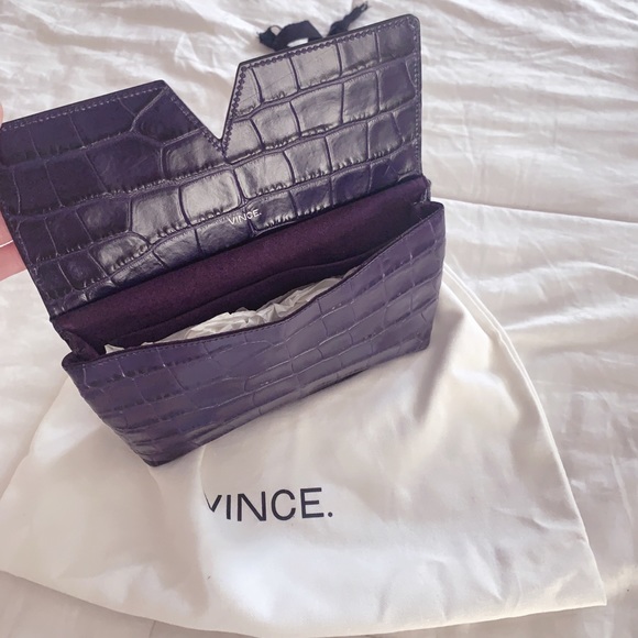 Vince Signatue V crocodile embossed leather purse with dust bag - Picture 5 of 8